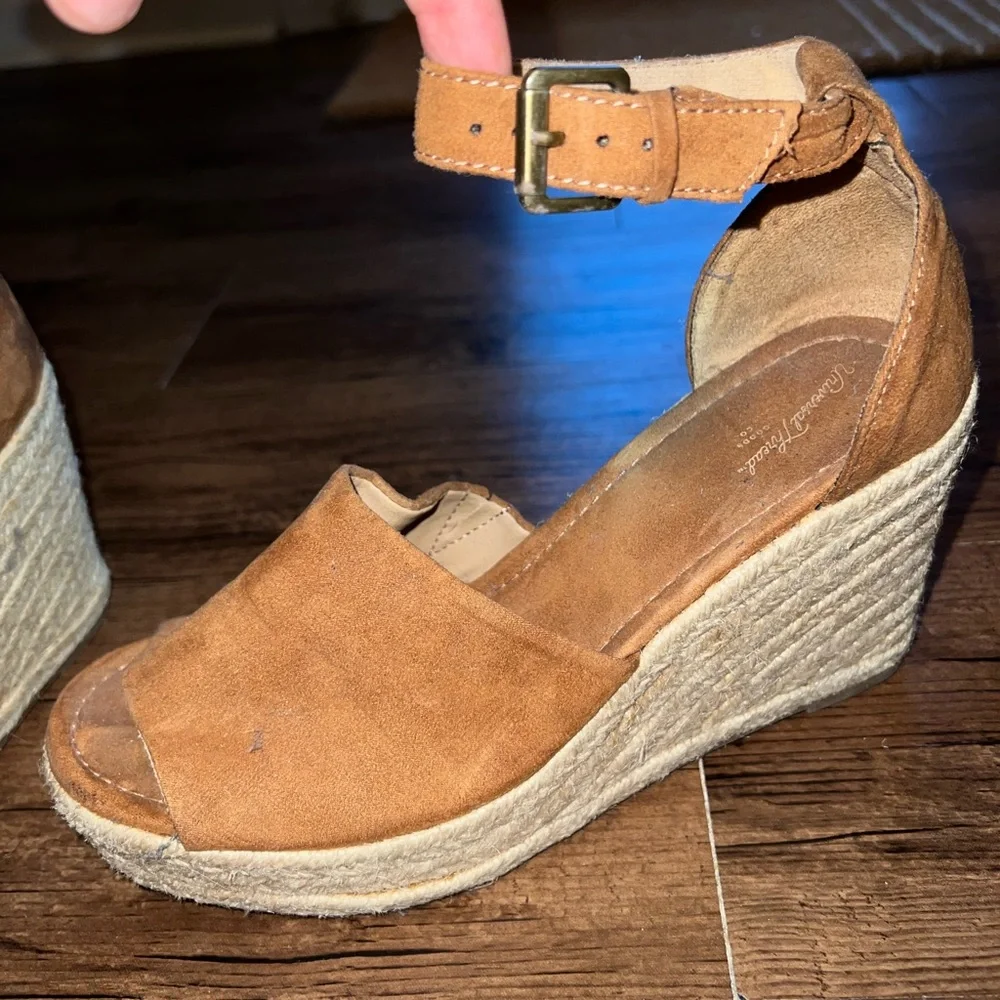 Universal Thread Wedges - Picture 2 of 2